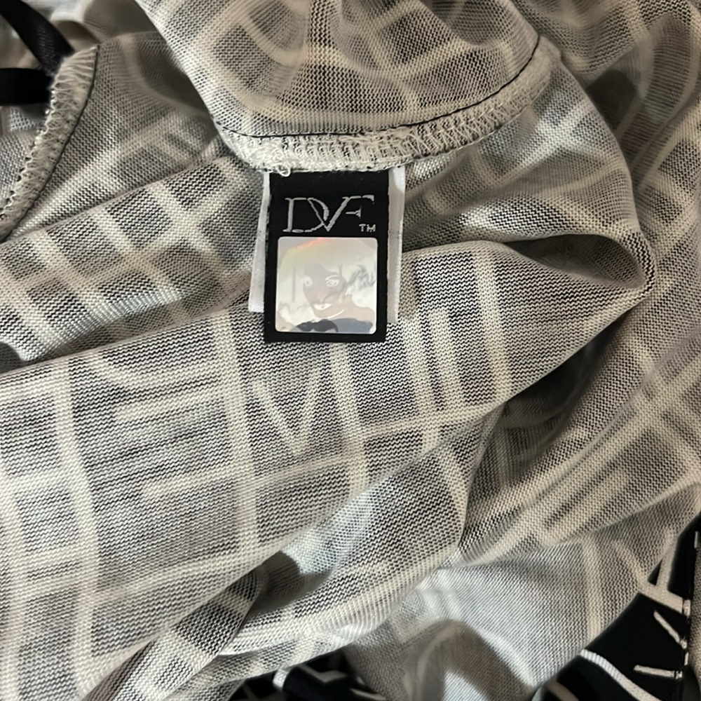 DVF Diane von Furstenberg NEW JEANNE TWO Monogram Wrap Dress Size 8 - Picture 5 of 6